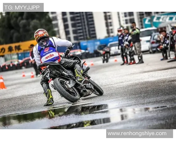 权健女足球星亮相赛场 展现超强实力与风采 赛后获赞无数